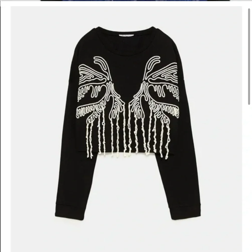 ZARA Size L black yarn fringe crop sweatshirt